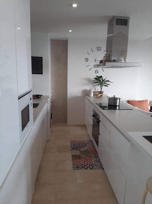 Top-Floor Beachfront Apartment With Parking, Pool, & Spacious Sea-View Balcony Villajoyosa Exteriör bild