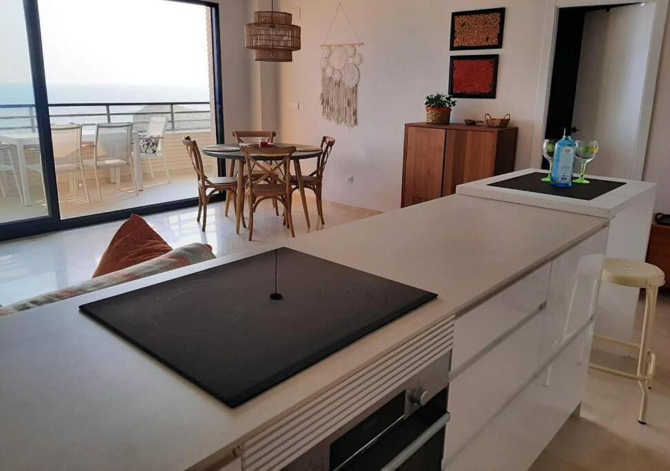 Top-Floor Beachfront Apartment With Parking, Pool, & Spacious Sea-View Balcony Villajoyosa Exteriör bild